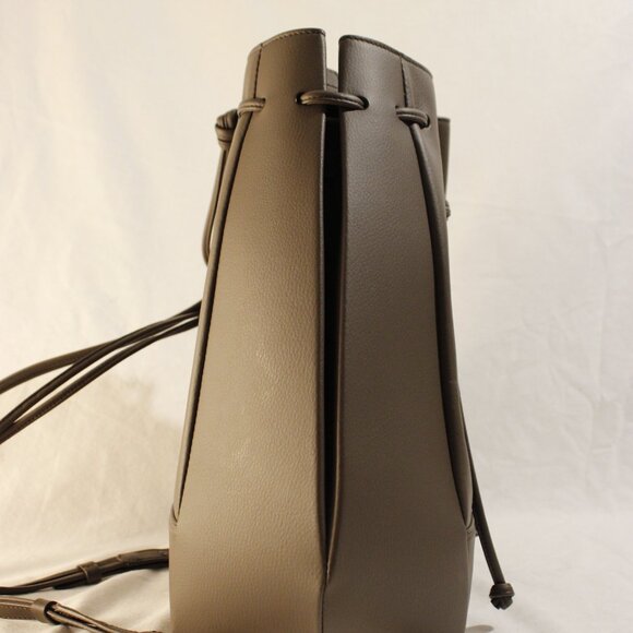 Von Holzhausen - The Large Bucket Backpack - Stone - Vegan Leather (Multi-functi - Picture 4 of 8